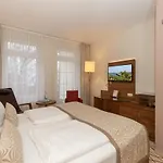 Am Hotel 4*