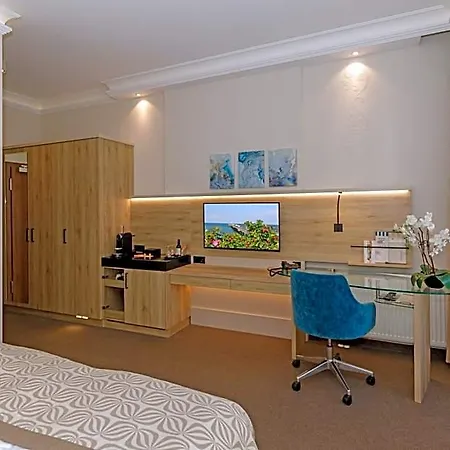 Am Hotel Kuehlungsborn